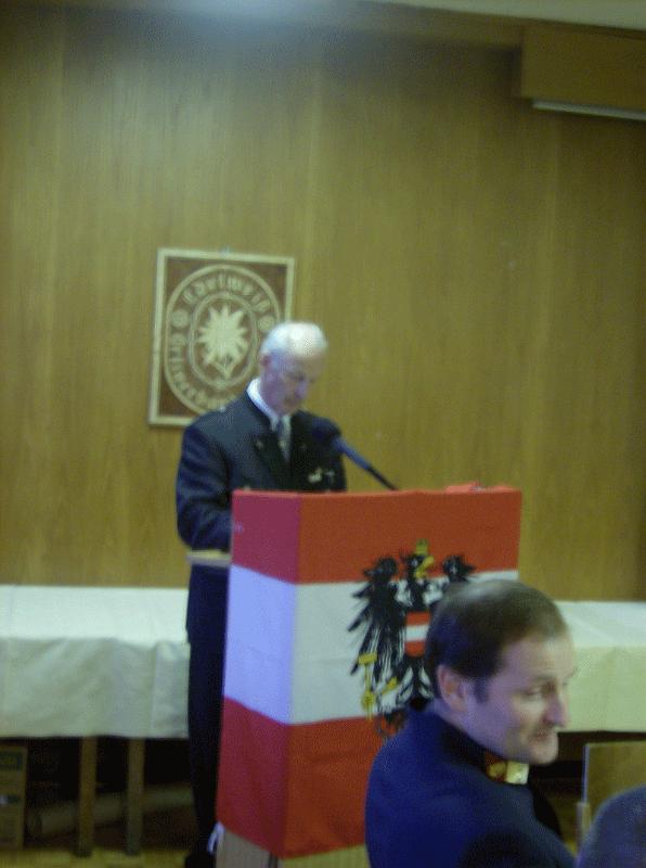Obmann Adolf Pregetter begruesst die Gaeste.gif